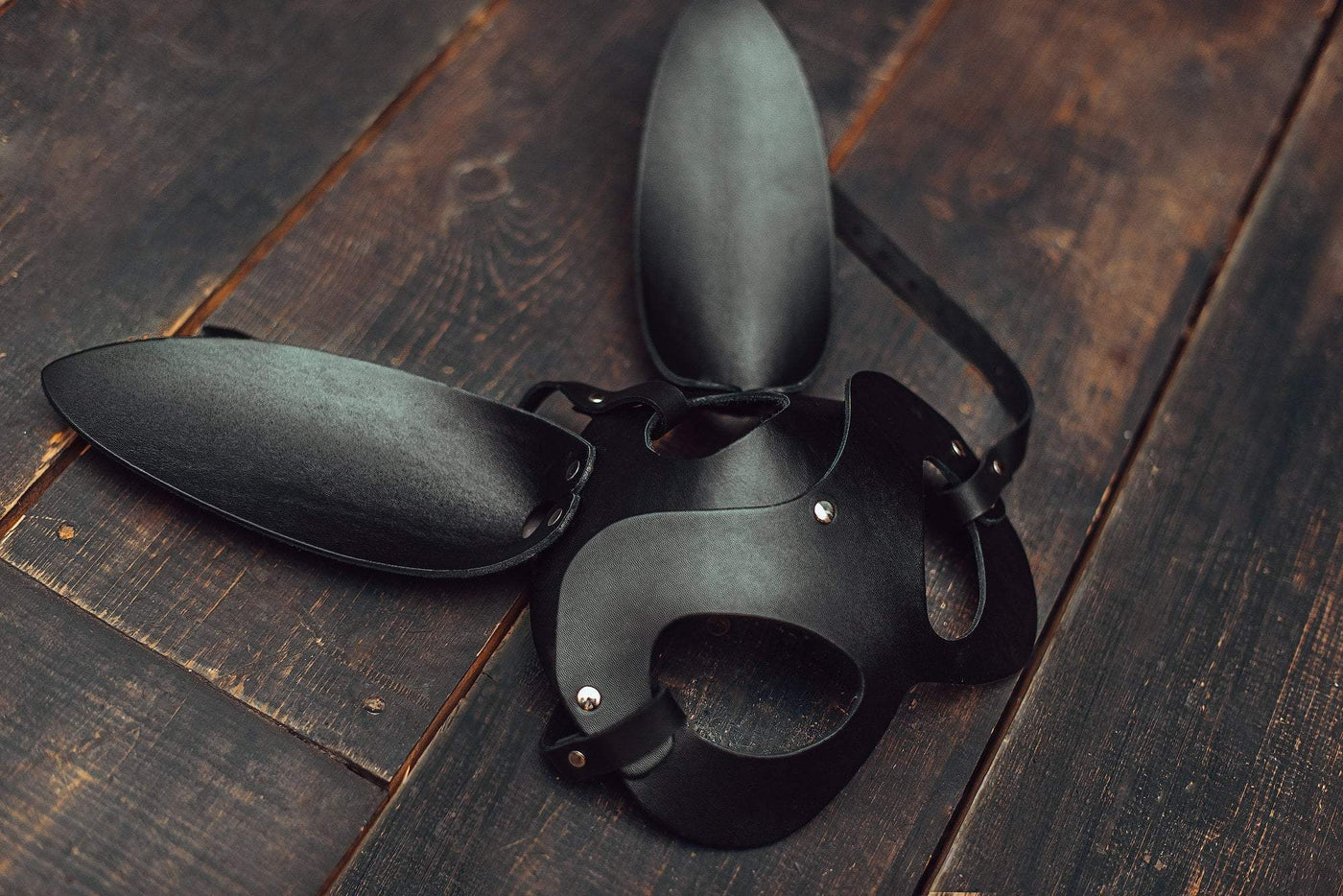 Maschera da coniglio in pelle