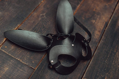 Maschera da coniglio in pelle