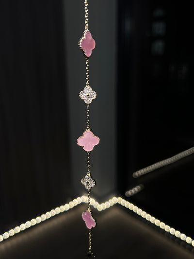 KLASSISCHES ROSA & GOLDENES DIAMANTIERTES KLEEBLATT-ARMBAND